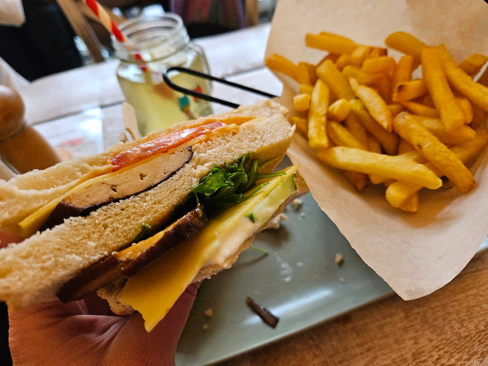 Club sandwich at Veggiezz, Vienna