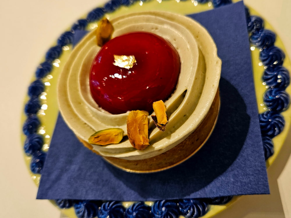 Vegan pistachio-raspberry tartlet at Chez Fritz, Vienna