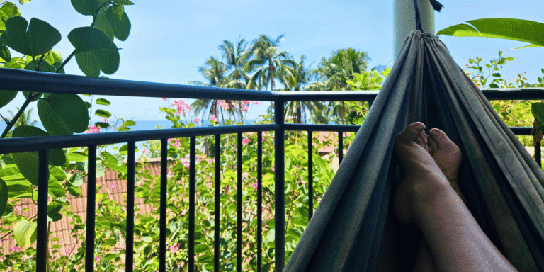Traveling solo: Hammock on the balcony in Koh Phangan, Thailand