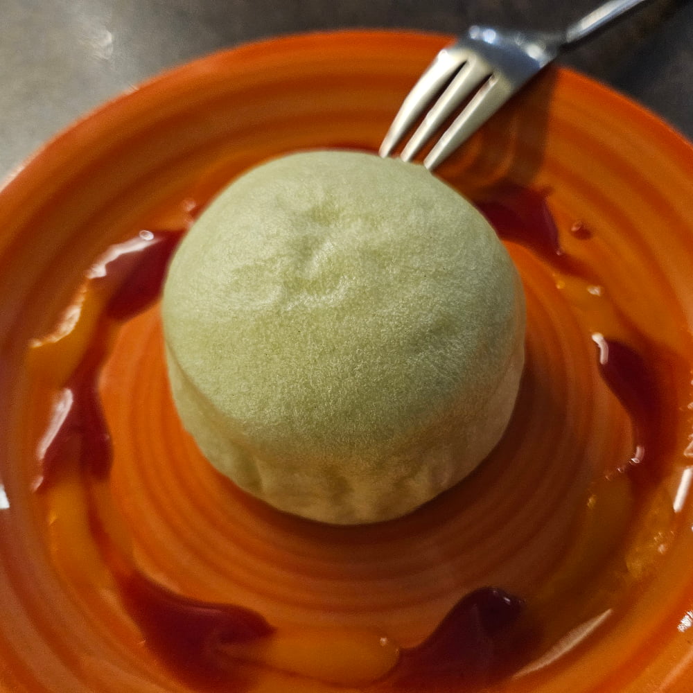 Vegan pineapple bun at Vevi, Vienna