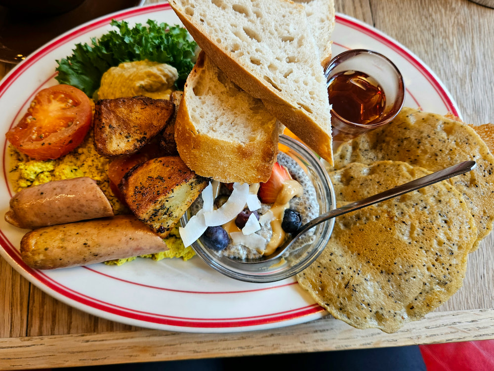 Vegan brunch in Reykjavik, Iceland: Brunch platter at The Laundromat Cafe